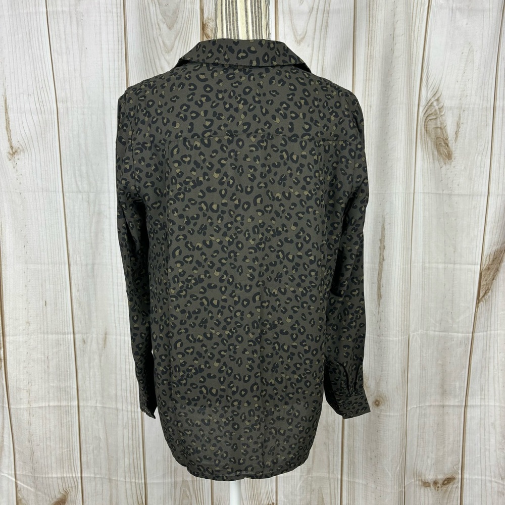 Chelsea & Theodore Leopard Print Blouse Long Sleeve Button Up Top Gray Size S - Picture 3 of 12